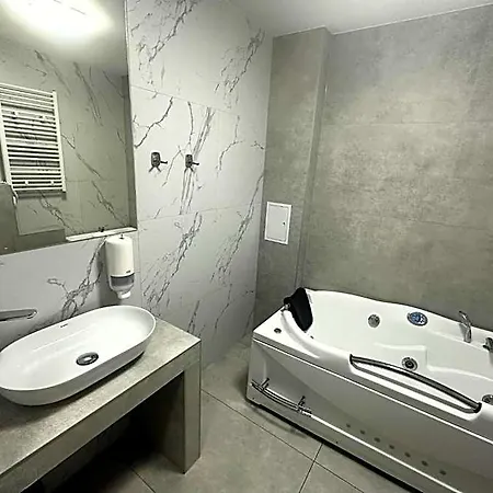 Miejsca Noclegowe W Arka Medical Capsule hotel *